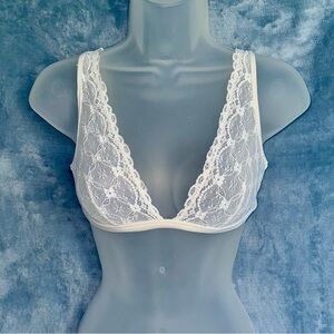Luxury Itallian Intimissimi white lace bra/bralette, adjustable straps, 4 hooks